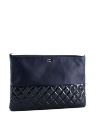 Chanel O Case Lambskin and Quilted Patent Large clutch bag - Blu
