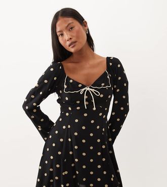 Nobody's Child Lyon mini abito in chiffon con colletto a cuore e dettaglio colletto a cuore, a pois neri-Nero