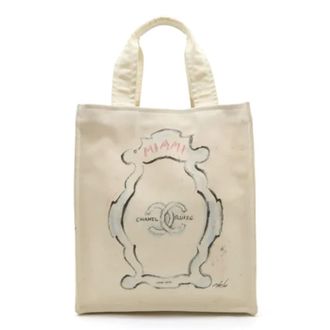 Chanel Pre-owned Tote Bags, female, White, Size: ONE SIZE Pre-owned Canvas chanel-bags