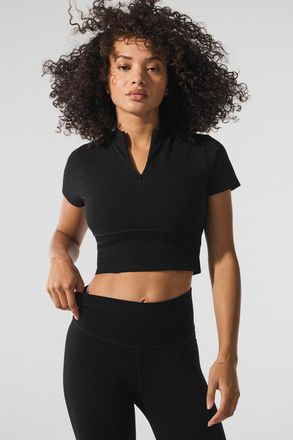 Alo | Seamless Winter Warm Plush Cropped Short Sleeve Top in Black, Size: Medium