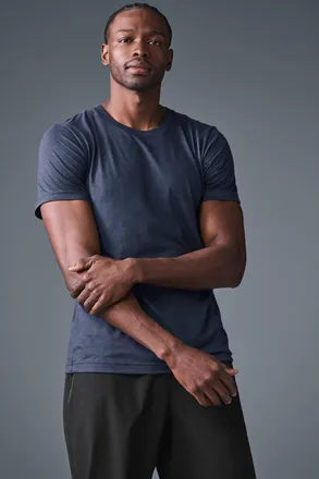 Alo | Triumph T-Shirt in Navy Blue, Size: Medium