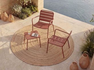 Vente-Unique Salotto da giardino in Metallo 2 poltrone basse impil. e un tavolo quadrato Terracotta - MIRMANDE di MYLIA
