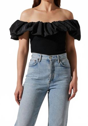 Astr Cherie Off Shoulder Top In Black