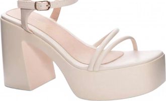 Chinese Laundry Womens Avianna Platform Sandal In Cream