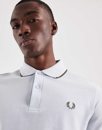 Fred Perry Polo blu pallido con righe a contrasto verde e crema