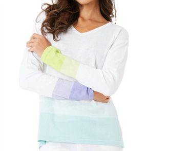 French Kyss Ombre 3/4 Sleeve V-Neck Top In White/lilac/mist