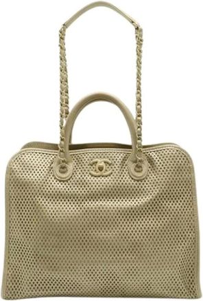 Chanel Pre-owned Handbags, female, Beige, Size: ONE SIZE Pre-owned Mesh Shoulder Tote