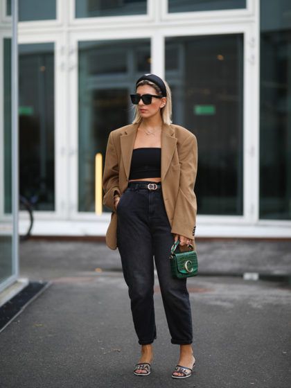 5 outfit che diventano ancora più chic se abbinati a un cerchietto