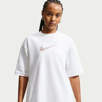 Nike Womens Naomi Osaka Oversized T-Shirt in White | II6552-121