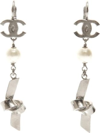 Chanel 2006 pearl-embellishment earrings - Zilver