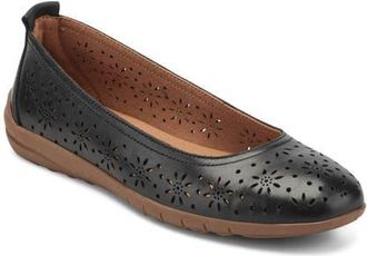 Easy Spirit Araceli Flat in Black at Nordstrom, Size 5.5