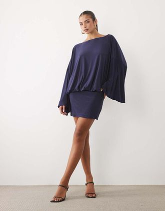 Asos vestito mini a maniche a pipistrello con schiena scoperta e dettaglio con frange e nappine, navy-Blu