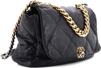 Chanel Borsa a tracolla 19 maxi in pelle trapuntata con battente - Nero