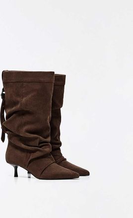Bershka Stivaletti morbidi con tacco marroni-Marrone