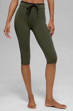 Alo | Airbrush High-Waist Race Pace Capri Pants in Green Olive/Black, Size: Medium
