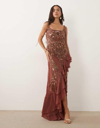 Asos Vestito lungo con spalline sottili decorato con gonna con volant color terracotta-Rosso