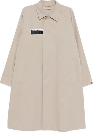 Romeo Hunte logo-patch coat - Beige
