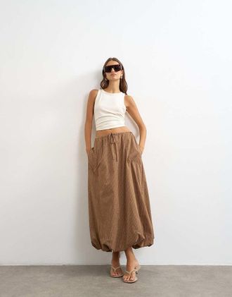 Topshop gonna maxi in popeline con fondo a palloncino a righe cioccolato-Marrone