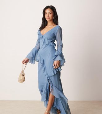 Asos Petite ASOS DESIGN Petite - Vestito lungo a maniche lunghe blu con scollo a V, volant e cut-out