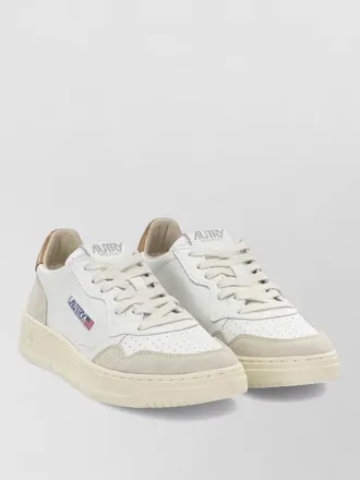 Autry medalist low sneakers contrast heel tab