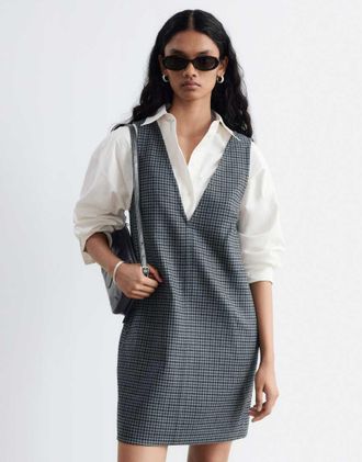 & Other Stories vestito grembiule in misto lana a pied de poule grigio