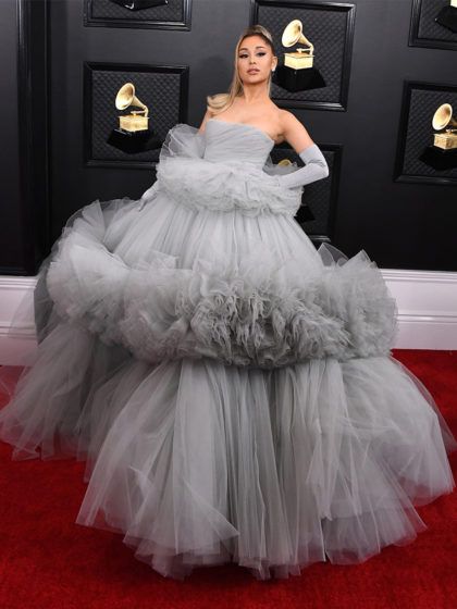 WOW! Il giga dress di tulle di Ariana Grande ai Grammy’s ci ha lasciato senza parole