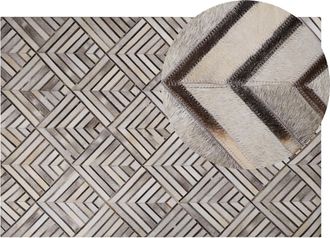 Beliani Alfombra De Piel De Vaca Piezas De Cuero Beige 140 X 200 Cm Patr&oacute;n Geom&eacute;trico De Diamantes Tekir
