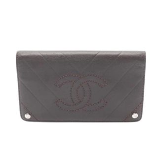 Chanel Pre-owned Wallets, female, Brown, Size: ONE SIZE Pre-owned Chevron V Stitch Leather Long Bifold Wallet