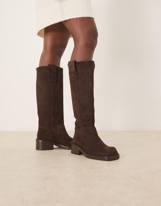 Asos Camelia - Stivali trucker al ginocchio premium in camoscio cioccolato-Marrone