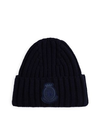 Tommy Hilfiger Beanie TOMMY HILFIGER TH CREST FLUFFY, Damen, blau (space blau), Strick, Wolle, M&uuml;tzen Beanie, f&uuml;r Frauen, aus Rippstrick, TH-Wappen-Patch an Umschlag