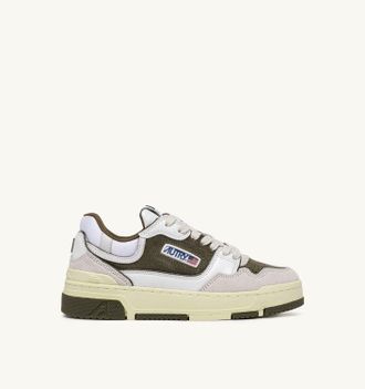 Autry CLC LOW SNEAKERS IN WHITE AND HUNTER GREEN LEATHER AND SUEDE