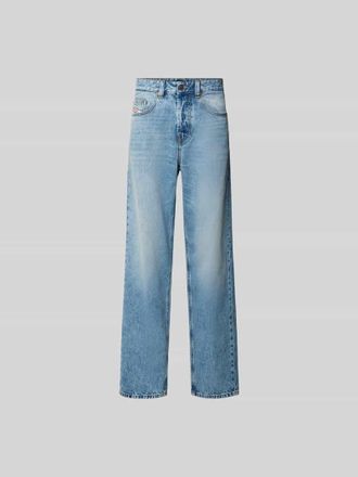 Diesel Straight Fit Jeans mit Logo-Patch in Marine, Gr&ouml;&szlig;e 30