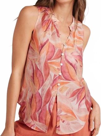 Bella Dahl Sleeveless Shirred Shoulder Blouse In Painted Leaves Print