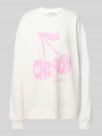 Oh April Oversized Sweatshirt mit Motiv- und Statement-Print in Offwhite, Gr&ouml;&szlig;e XS
