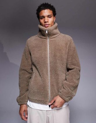 Asos Felpa vestibilit&agrave; comoda in pile borg beige con collo a imbuto e zip-Neutro