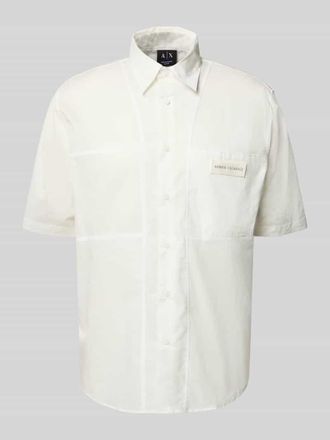 A|X Armani Exchange Boxy Fit Freizeithemd mit Label-Patch in Offwhite, Gr&ouml;&szlig;e XXL