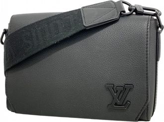 Louis Vuitton Noir Shoulder Bag (Pre-Owned)