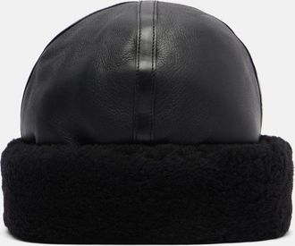 Toteme Shearling-trimmed leather hat