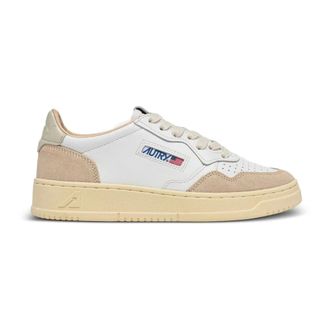 Autry Medalist Low - female - Autry - Sneakers - White - 8 UK - Shoes