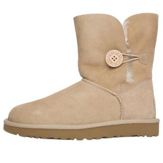 UGG (WMNS) UGG Bailey Button II Sand 1016226-SAN