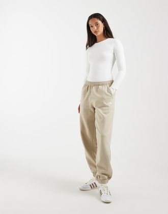 adidas Originals Essentials - Joggers ampi in pile kaki-Neutro