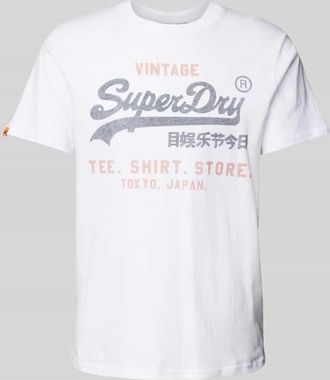 Superdry Relaxed Fit T-Shirt mit Label-Print in Weiss, Größe XXL