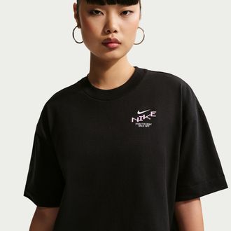 Nike Womens Nike Sportswear Oversized Mid-Cropped T-Shirt in Black | IV3240-010