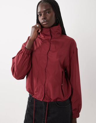 Miss Selfridge giacca a vento con bordo smerlato color ciliegia-Rosso