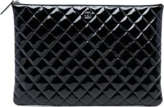 Chanel Pre-owned Clutches, female, Black, Size: ONE SIZE Pre-owned Quilted Patent Leather Clutch