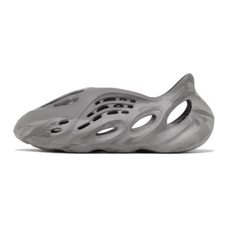 Yeezy by Kanye West Graniet Schuifregelaars - Heren - Sneakers - Grijs - 47 EU - Schoenen