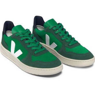 Veja V-10 Sneaker in Emeraude Pierre Black at Nordstrom Rack, Size 38