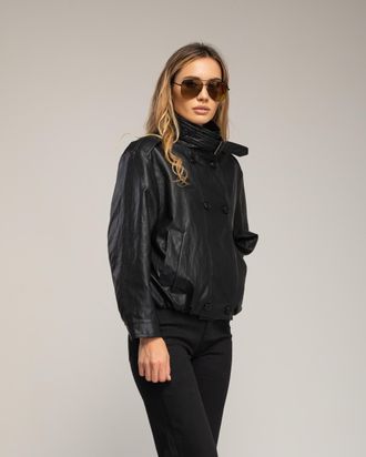 Tantra Oversized imitatielederen jas met dubbele knopenrij, een rimpeling in de taille en een gespsluiting bij de kraag