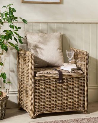Dibor Traditional Style Woven Indoor Bench & Storage Trunk in Natural
