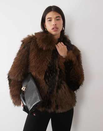 Gina Tricot Gina Tricot giacca in pelliccia sintetica con colletto marrone